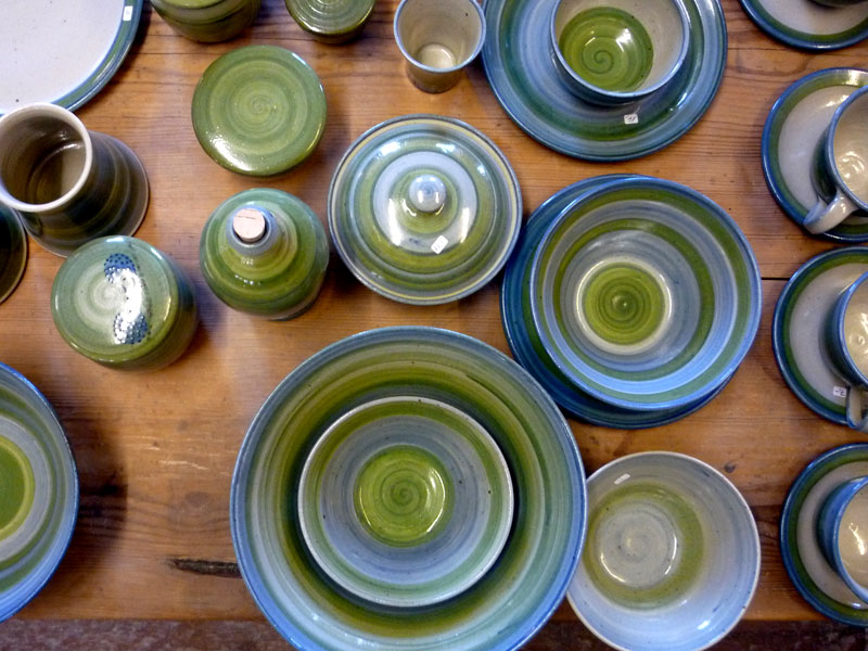 P1000350.JPG - Jedes Stück wird individuell bemalt