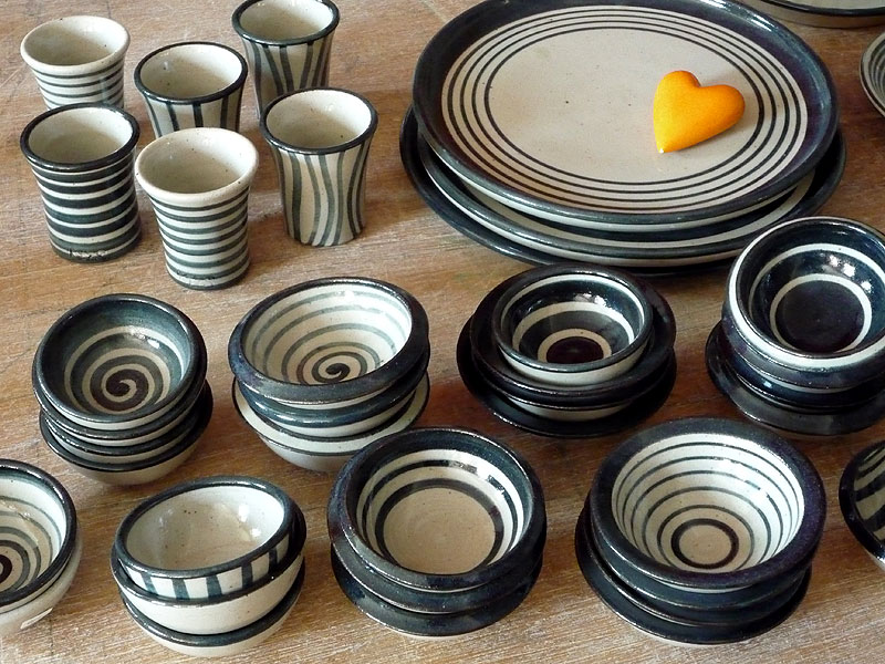 P1000602.JPG - Kleine Becher, Teller sowie kleine Schälchen