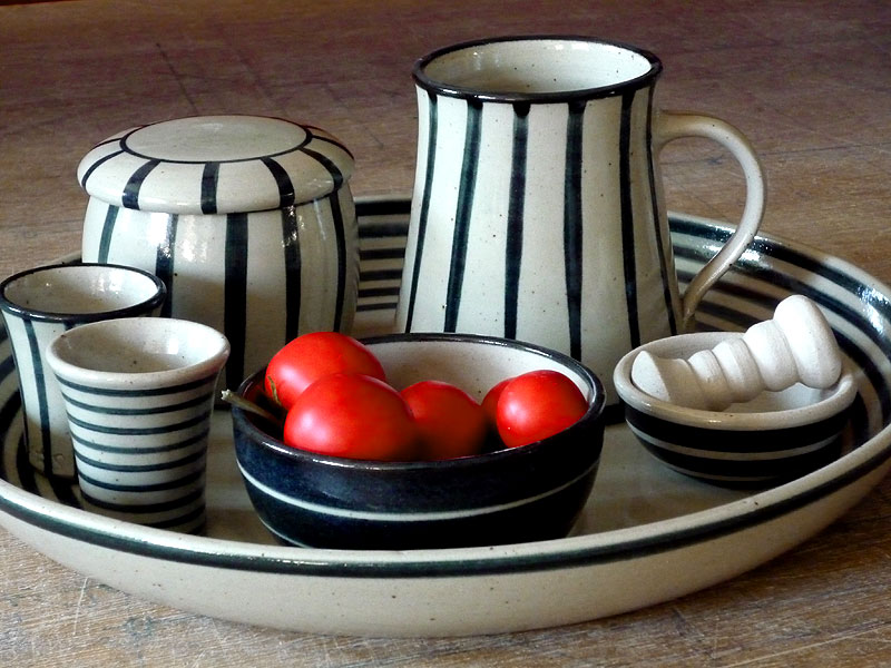 P1000617.JPG - Im Hintergrund: wasergekühlte Butterdose und Bierkrug